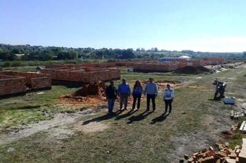 GRANDES OBRAS EM QUARAÍ:
CONSTRUÇÃO DE 50 CASAS EM RITMO ACELERADO. AÇÃO E DECISÃO!