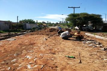 SECRETÁRIO DE OBRAS FISCALIZA NOVOS CALÇAMENTOS 