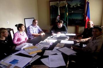  Prefeito Dr. Ricardo Gadret assina contrato de asfaltamento
