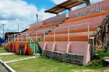 PREFEITURA REALIZA RECUPERAÇÃO E REVITALIZAÇÃO DAS ARQUIBANCADAS DO CENTRO ESPORTIVO MUNICIPAL