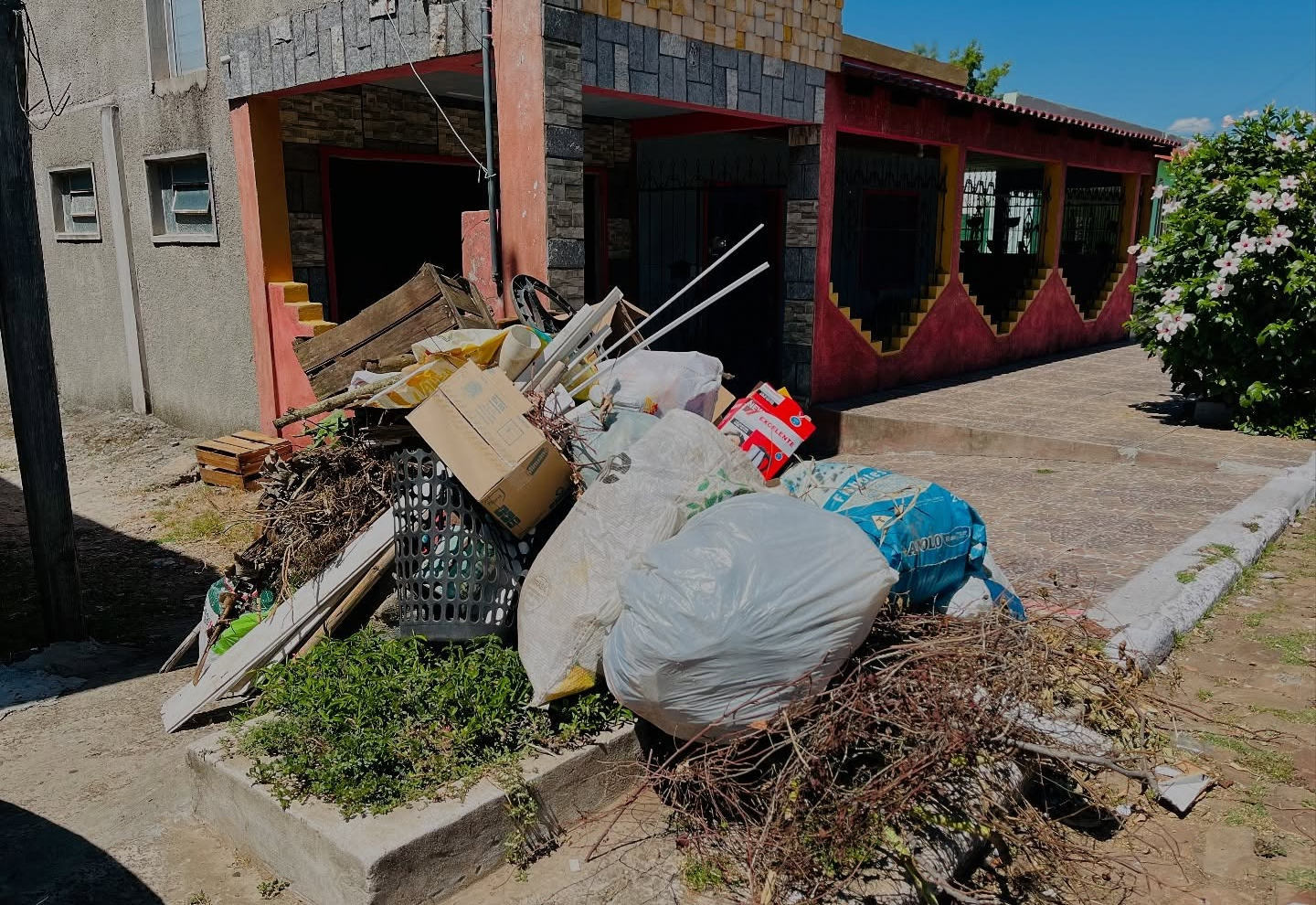 Prefeitura de Quaraí realiza mutirão de limpeza.